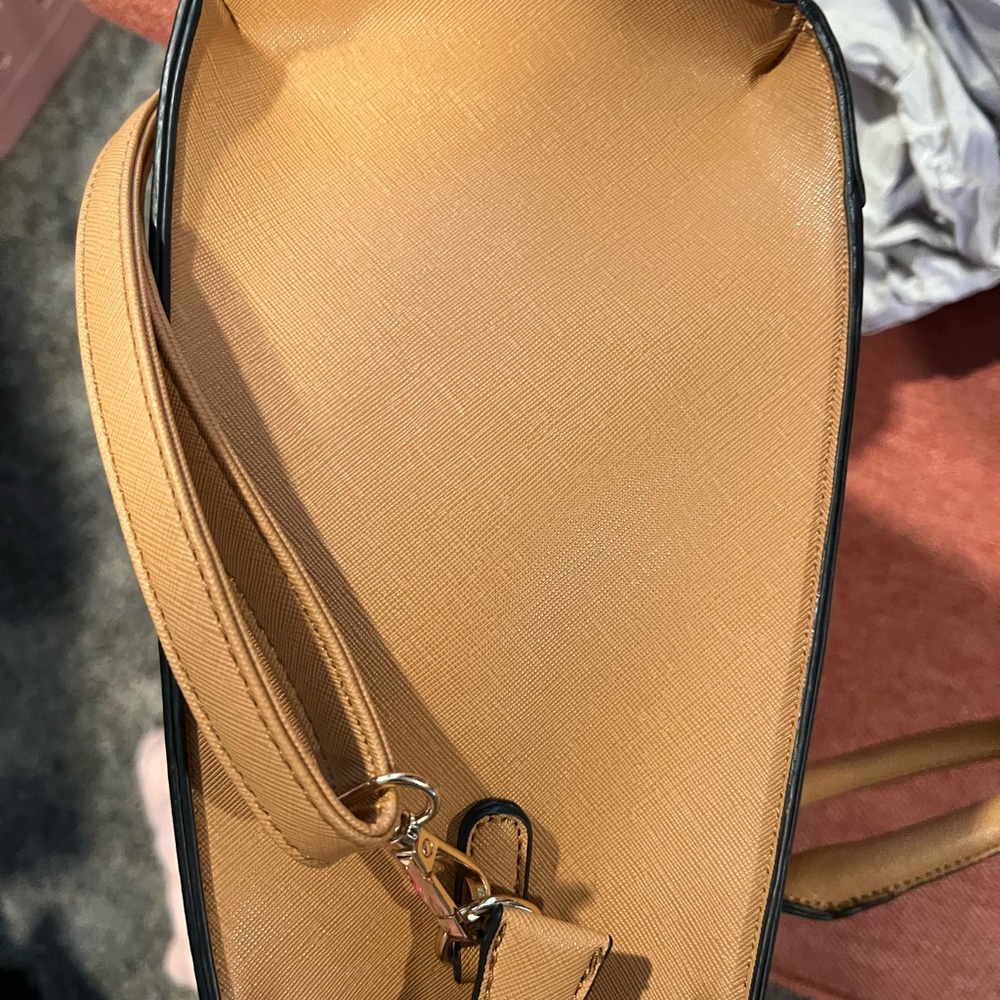 Generic bag
Like new / no stains - Picture 2 of 4